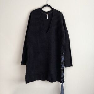 FREE PEOPLE Black Heart It Laces Tunic Sweater Size Medium Boho Indie Casual